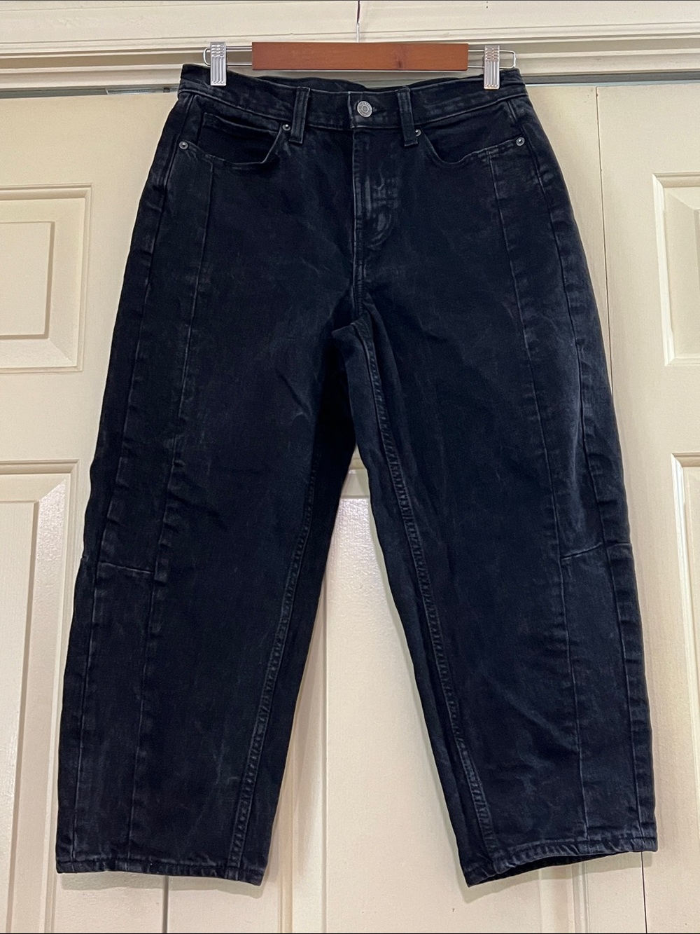 Old Navy Black Cropped High-Rise Barrel Leg Jeans Like New Petite